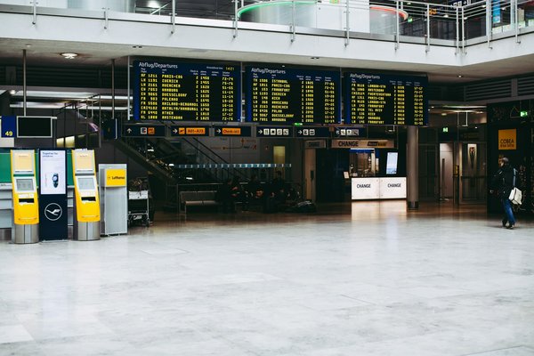 How Are UK Airports Using AI for Enhanced Security Screening?
